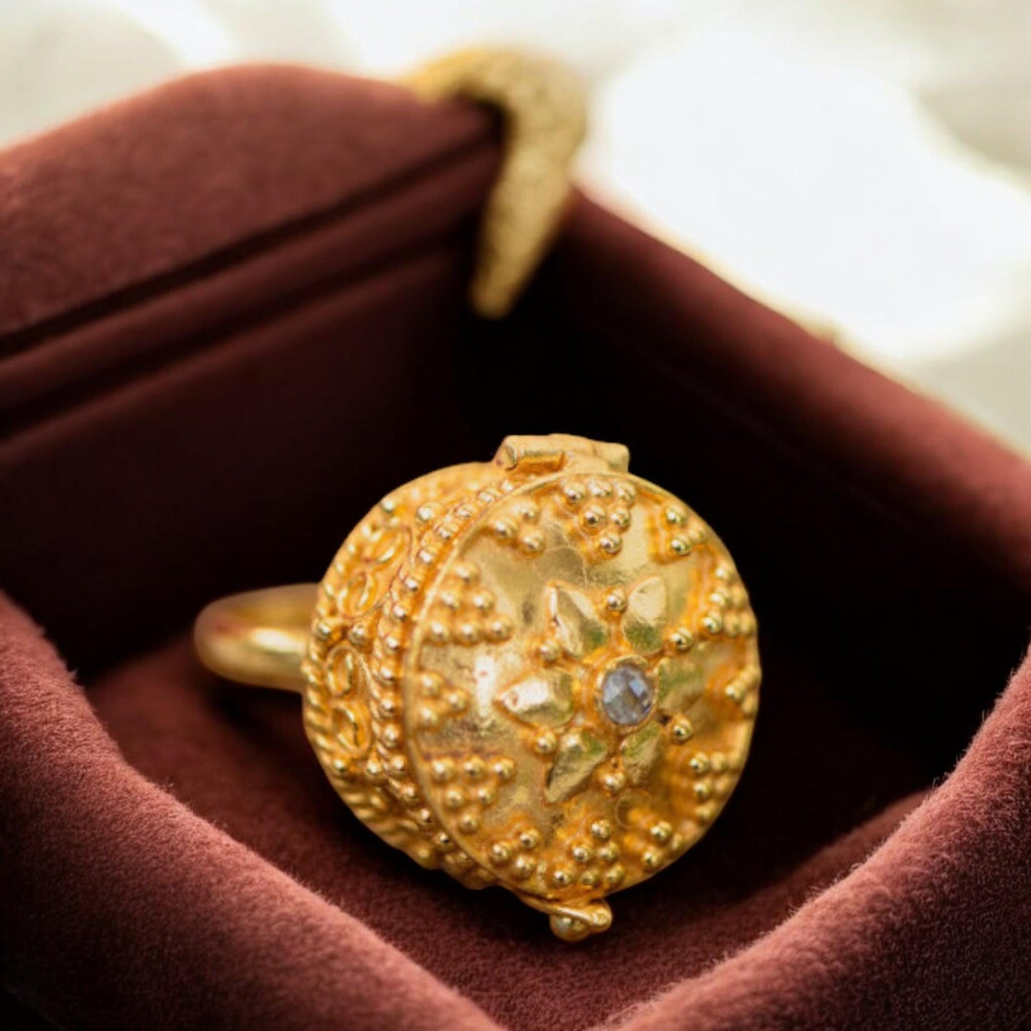 Antique-inspired 925 sterling silver ring with a functional secret box, ideal for storing small items.&quot;