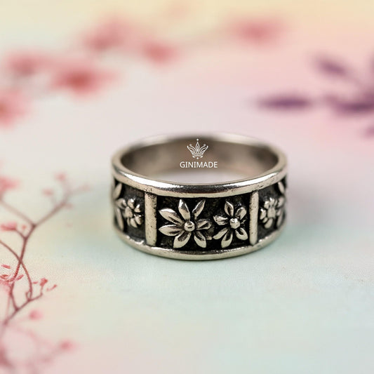 Wide Floral Band Ring – Oxidized 925 Sterling Silver Statement Ring – Handmade Boho Flower Ring – Vintage Botanical Jewelry by Ginimade