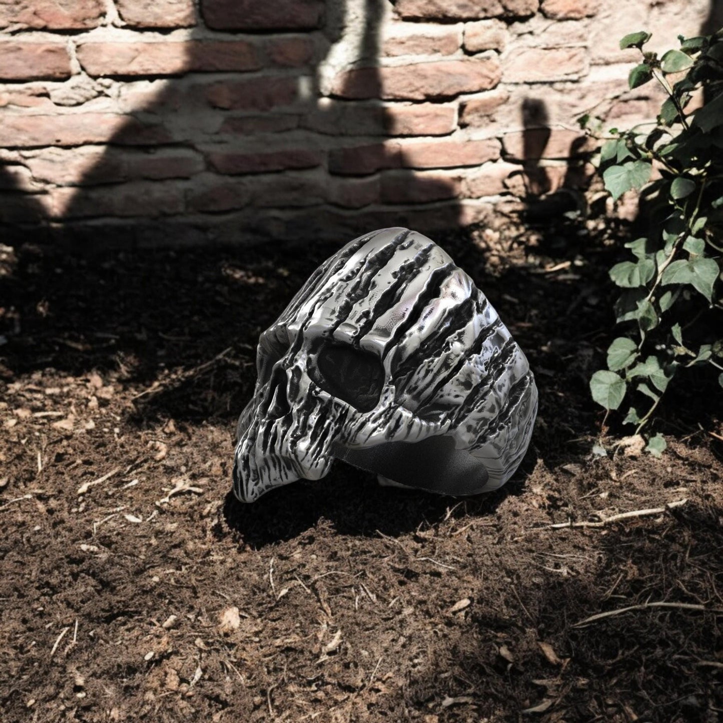 Handmade Skull Silver Ring with Wooden Texture - Sterling Silver Biker Ring - Gothic Skeleton Men’s Gift Ring - Halloween Skulls