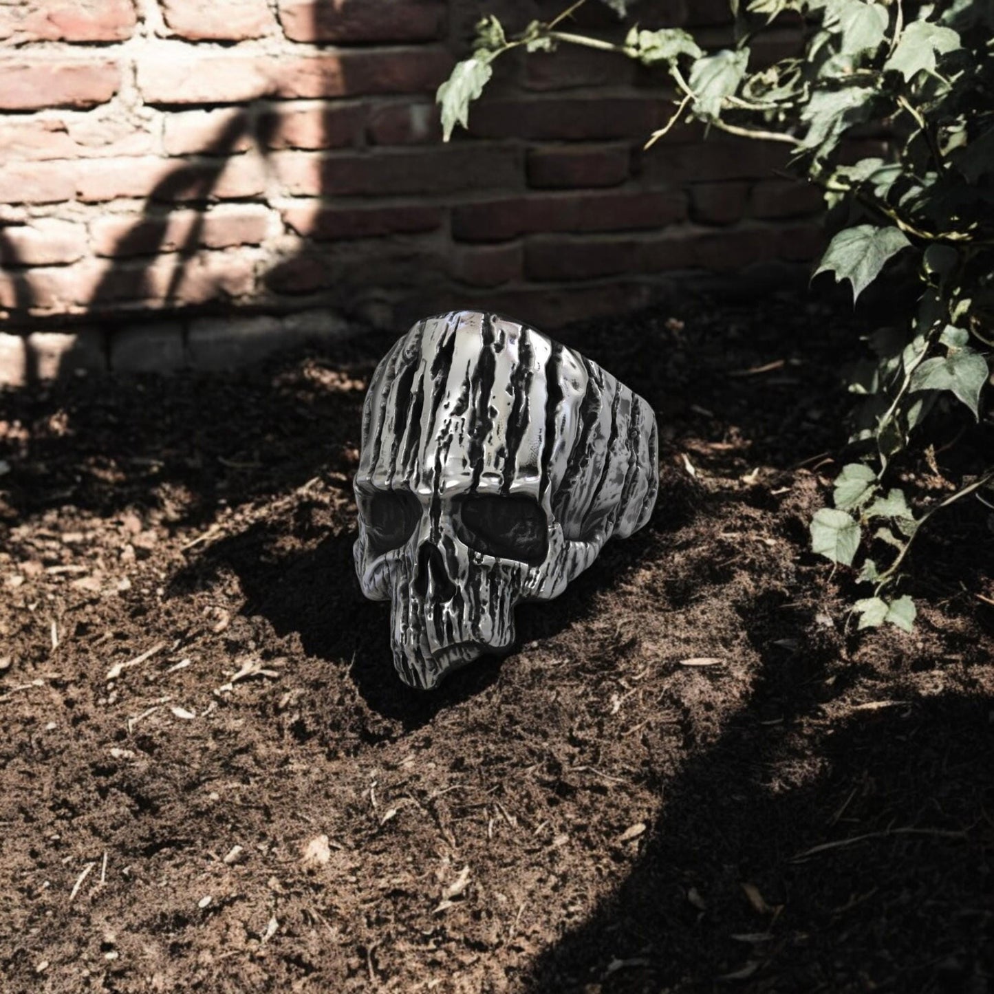 Handmade Skull Silver Ring with Wooden Texture - Sterling Silver Biker Ring - Gothic Skeleton Men’s Gift Ring - Halloween Skulls