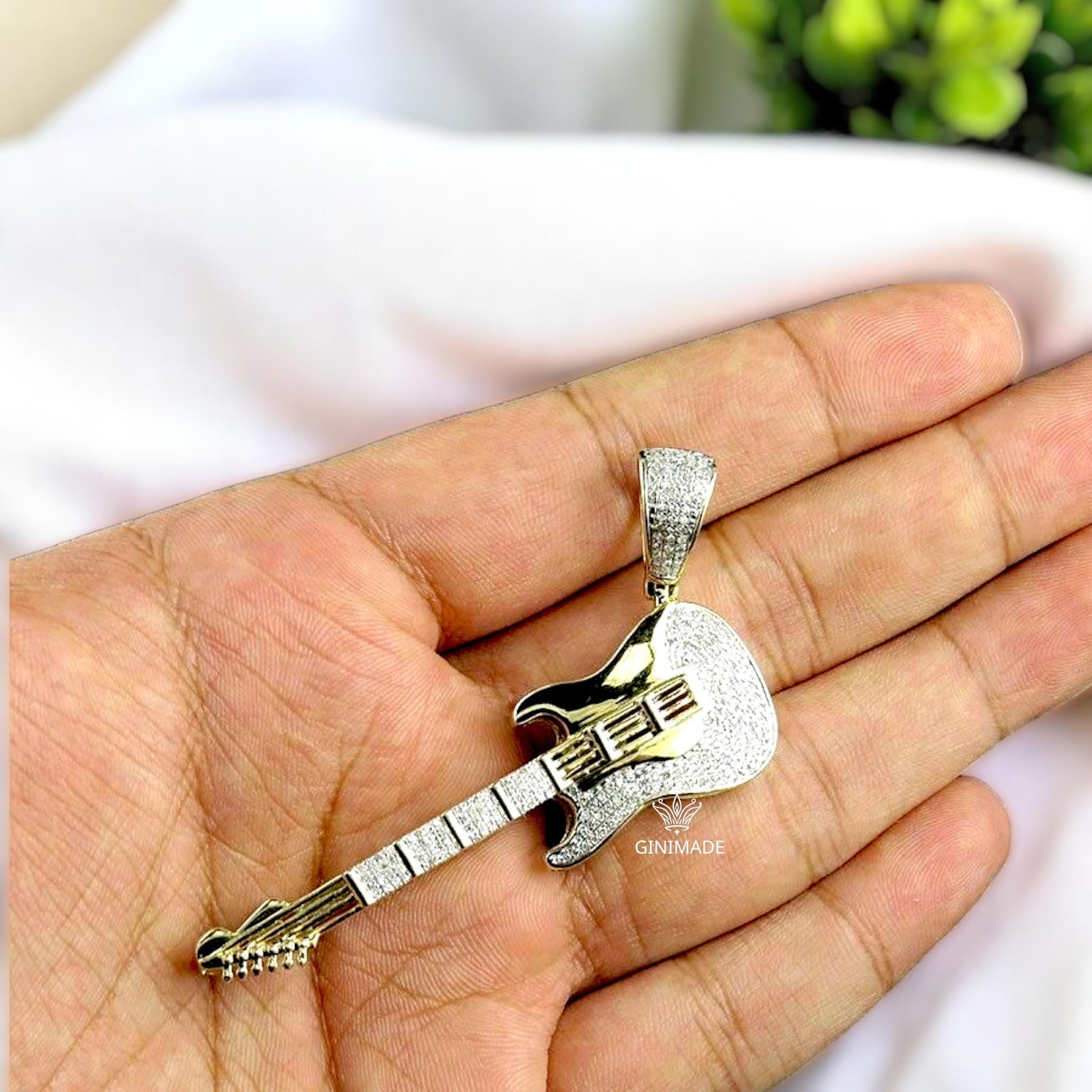 Iced Out CZ Electric Guitar Necklace – Hip Hop Rock Jewelry – Bling Musician Gift – Men’s Statement Chain Charm.