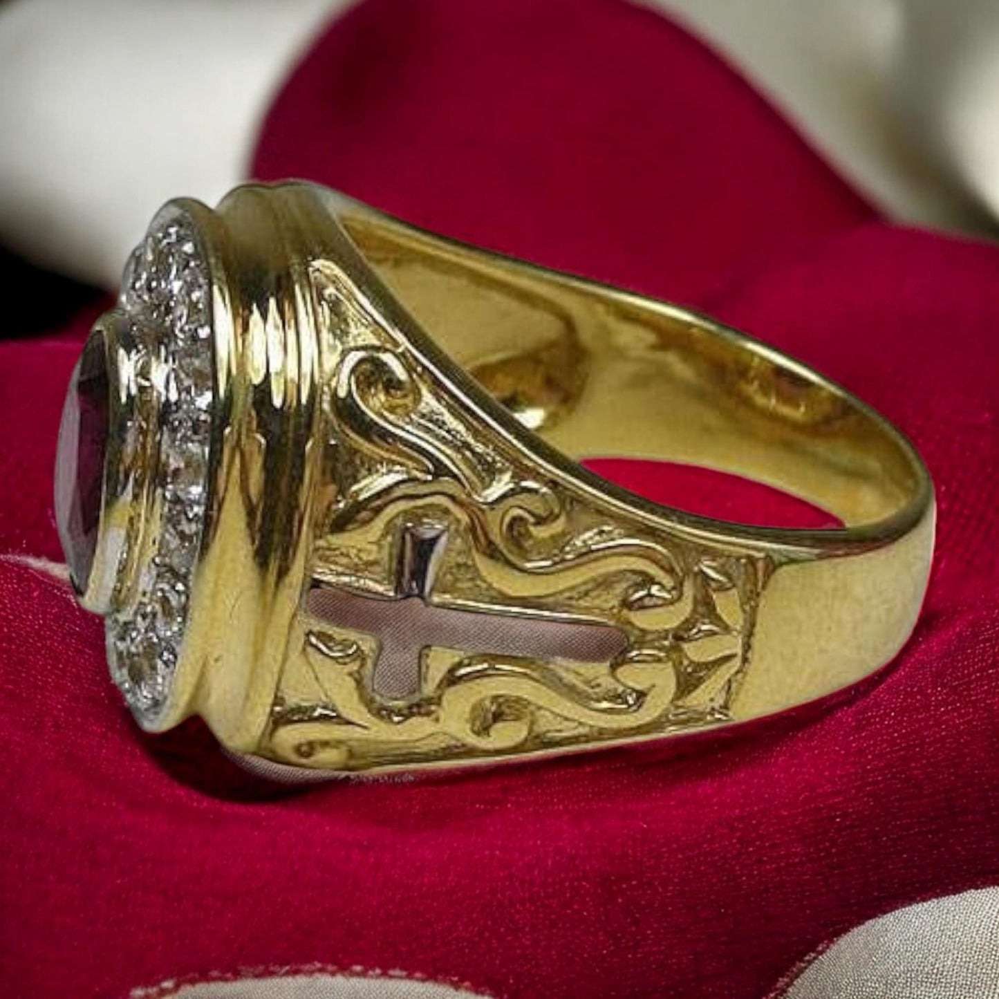 Antique men&#39;s ring featuring CZ ruby crystal, 18kt gold plated silver, circa 1930s
