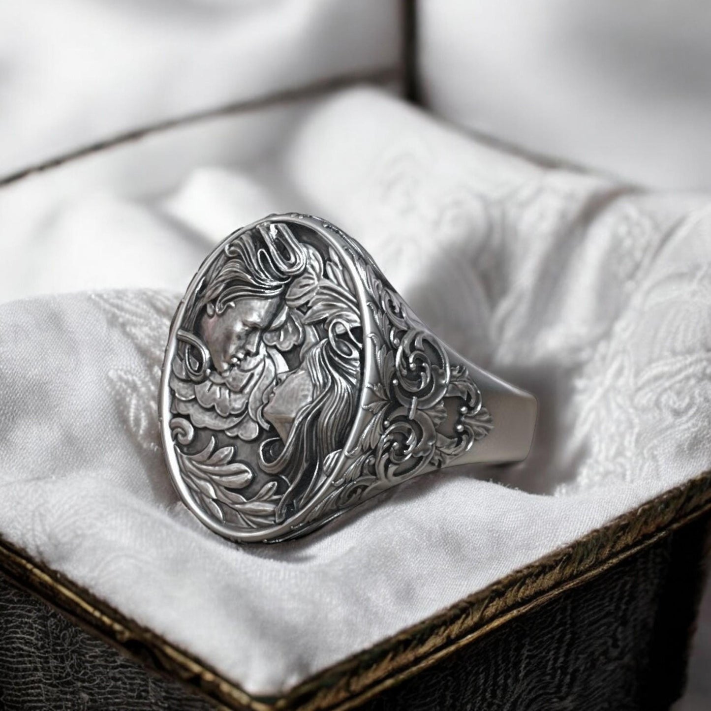 Love Faces Ring – Sterling Silver Man Floral Pattern Ring | Unisex Signet Ring | Unique Silver Gift for Lovers & Soulmates