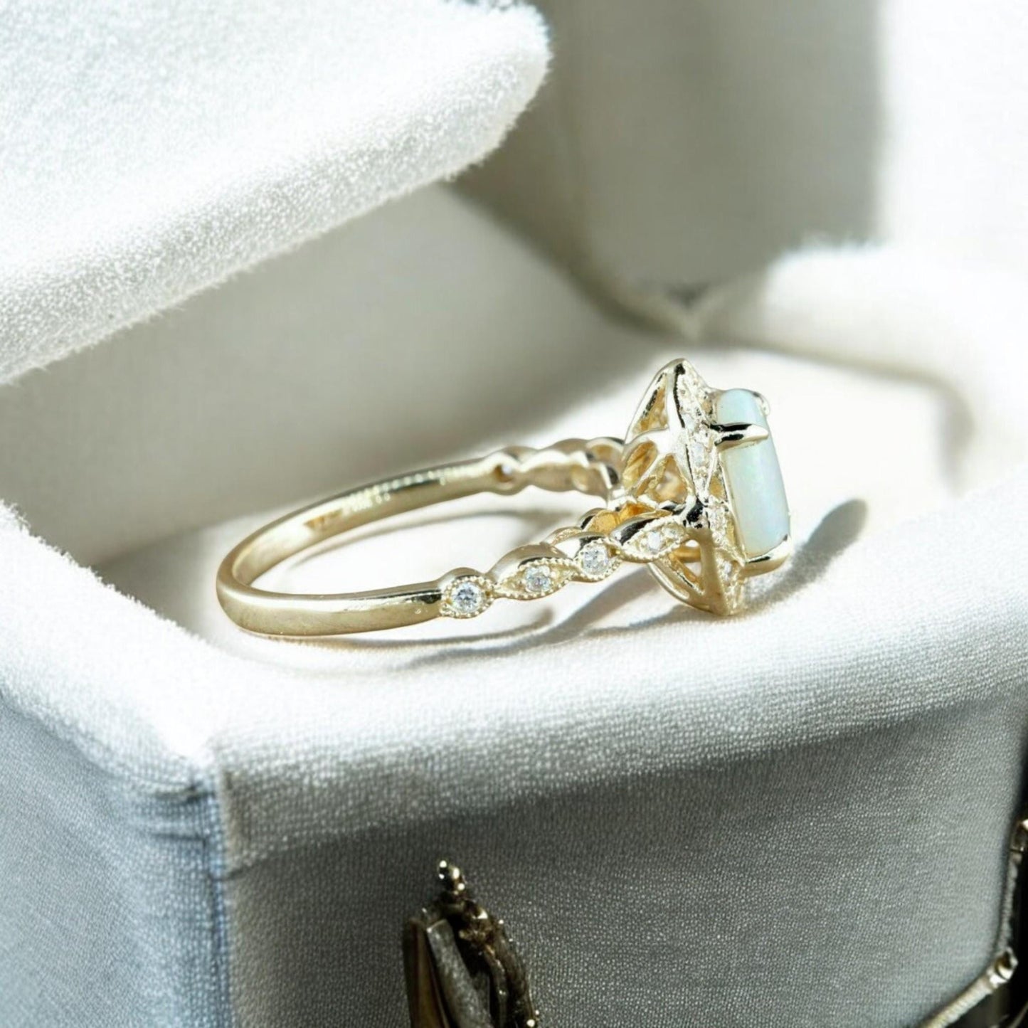 Opal Ring in 925 Sterling Silver – Dainty Vintage-Inspired Oval Opal Engagement Ring – Unique October Birthstone Ring – Gift for Her