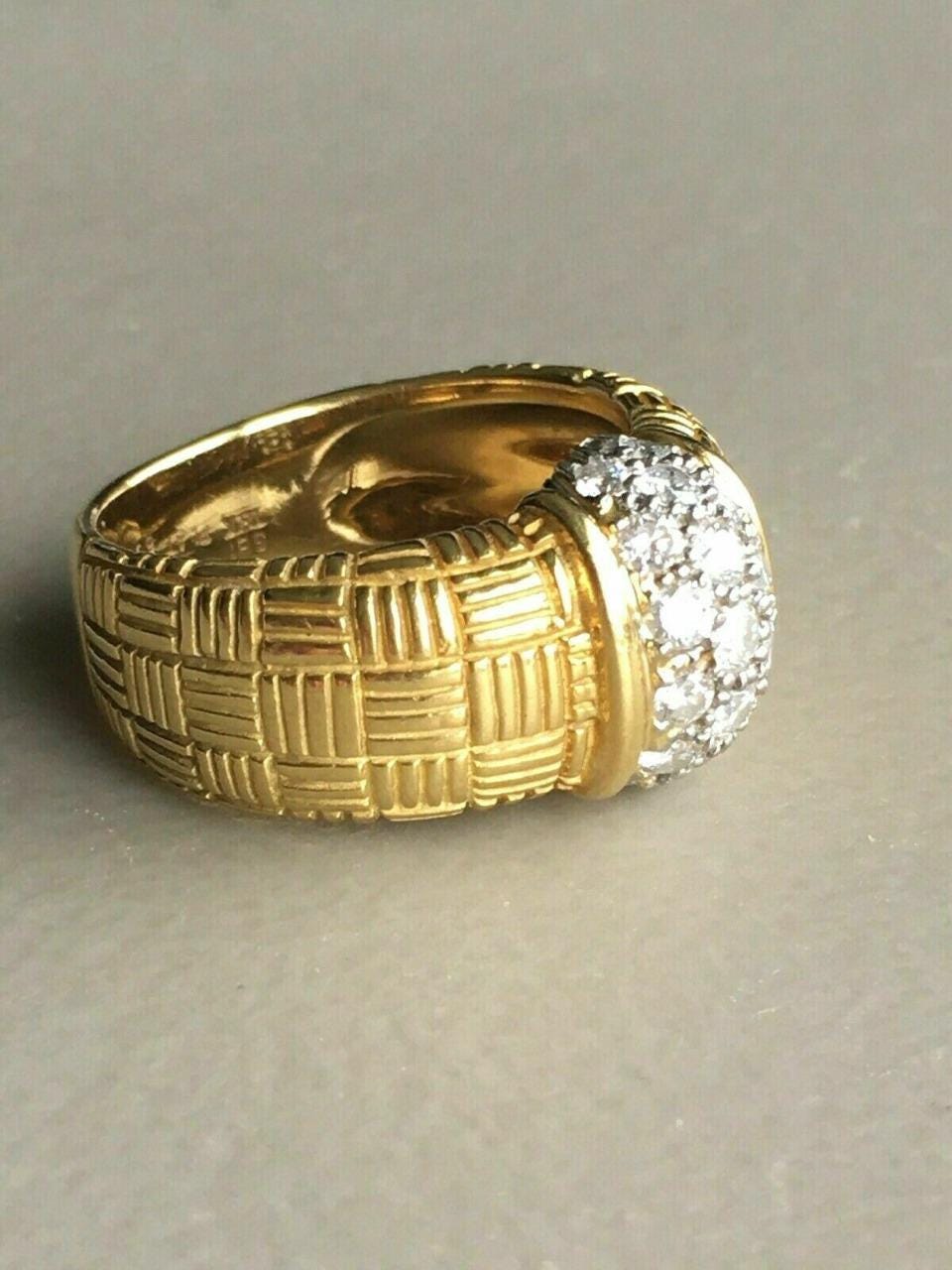 Christmas gift ideas for him, men&#39;s wedding ring with lab-grown diamonds