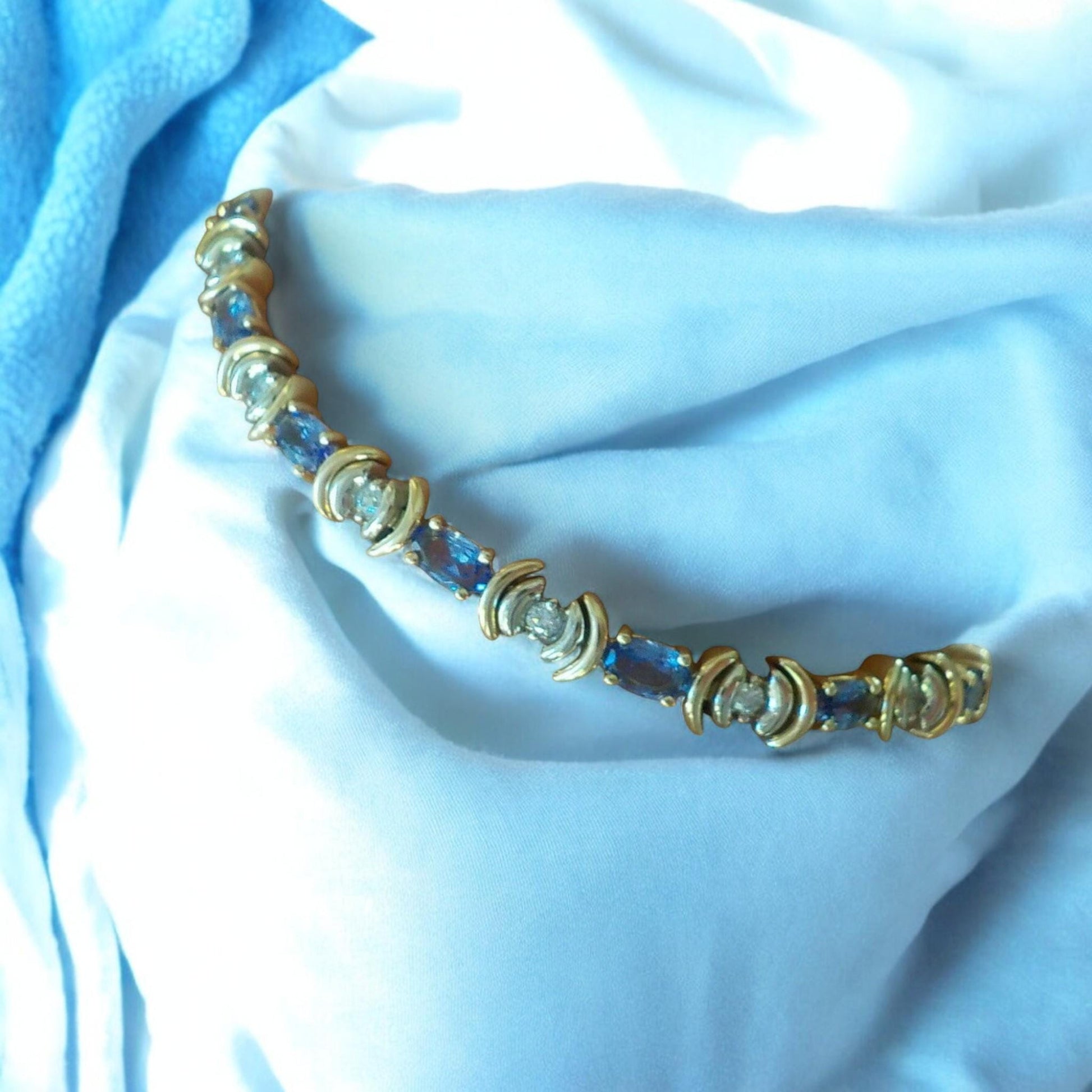 Feminine 925 silver bracelet, blue CZ stones, delicate design
