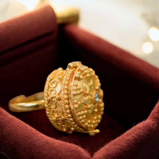 Vintage 925 Sterling Silver Poisoner Ring with a round secret compartment that opens, featuring intricate detailing.&quot;