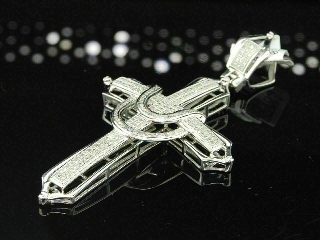 Close-up of 3D cross pendant in 925 sterling silver