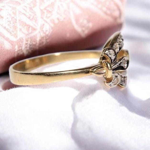 Vintage-Inspired 10k Gold Ring | Sparkling CZ Diamond | Perfect Valentine’s Gift for Her.