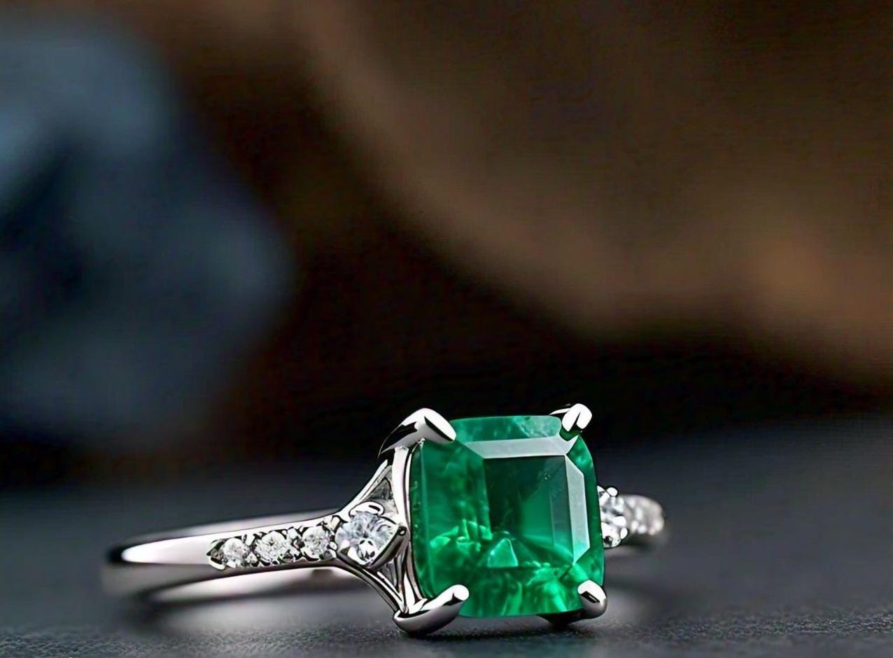 Natural Emerald gemstone ring in sterling silver, elegant and minimalist design