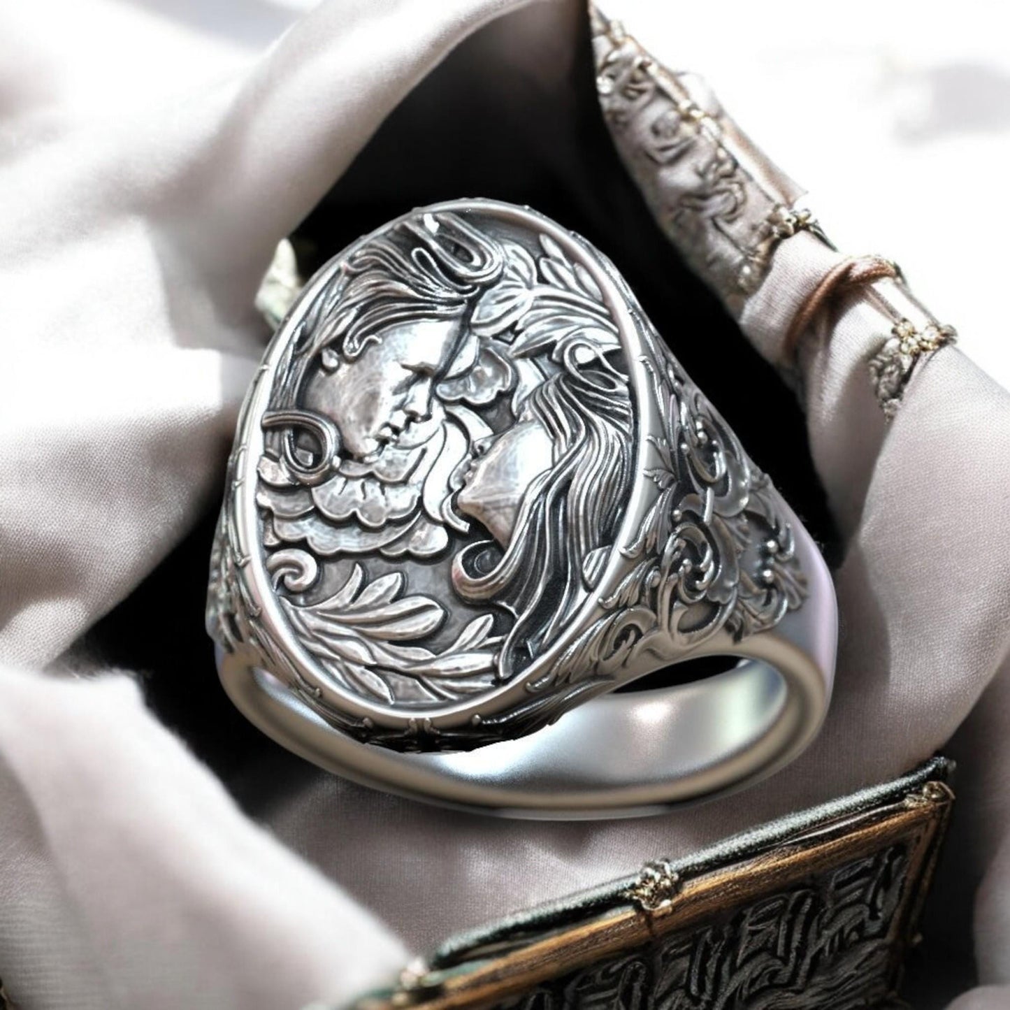 Love Faces Ring – Sterling Silver Man Floral Pattern Ring | Unisex Signet Ring | Unique Silver Gift for Lovers & Soulmates
